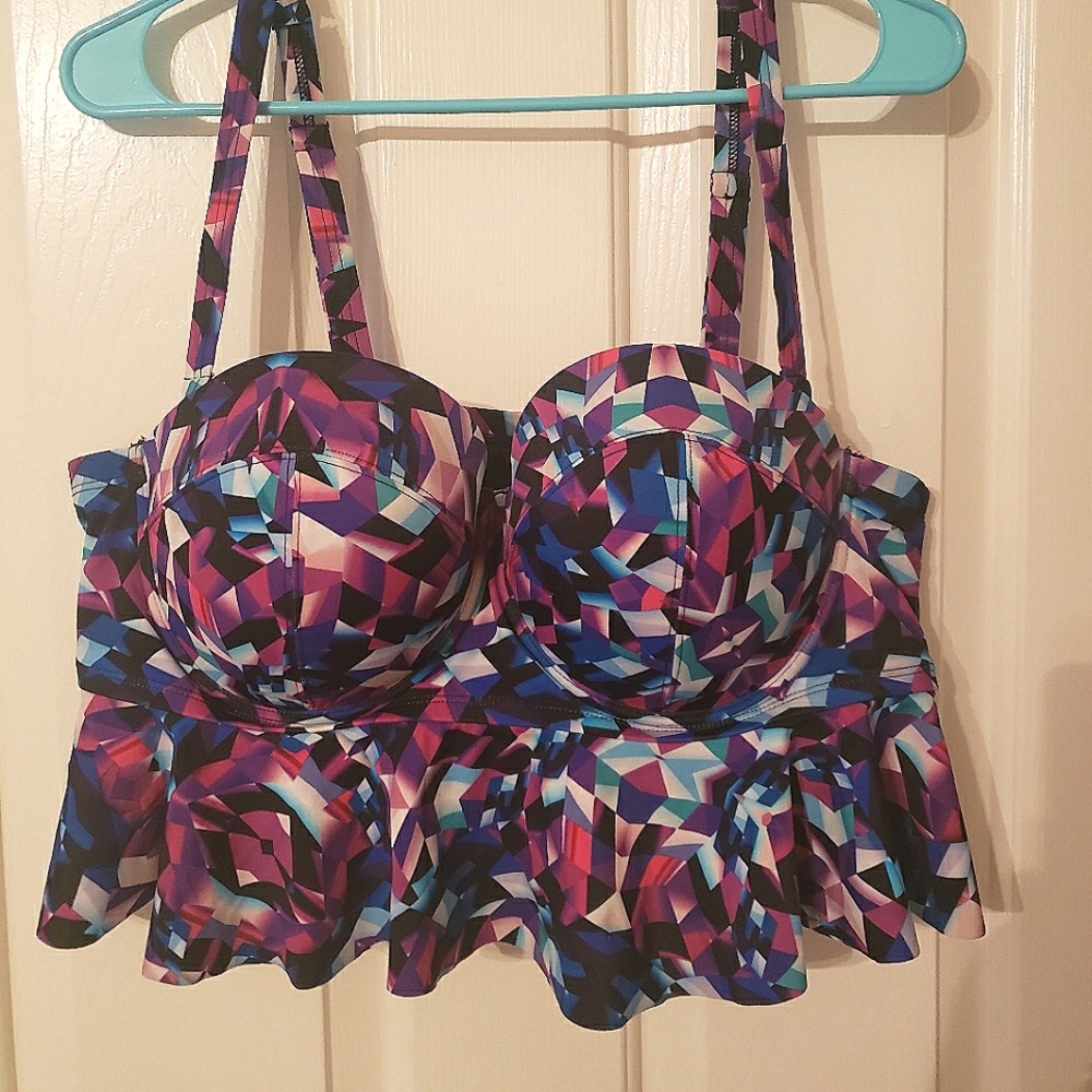Torrid size 2 geometric swimsuit top